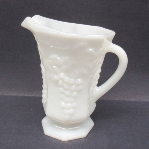 Anchor Hocking Milk Glass Vintage GRAPE 6 1/2 In 20 Ounce Milk Pitcher - Picture 2 of 4